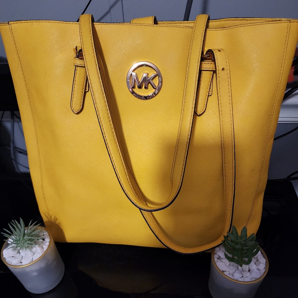 Beautiful Original MK Purse!